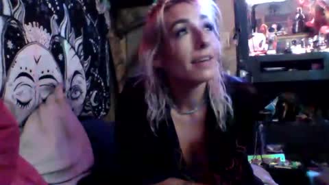 Snapshot of fullerh967 chatting on October 1, 8:24 am Deeztitties online show from October 1, 8:24 am