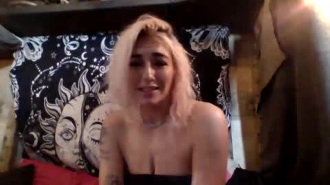 Snapshot of fullerh967 chatting on September 30, 7:19 am Deeztitties online show from September 30, 7:19 am
