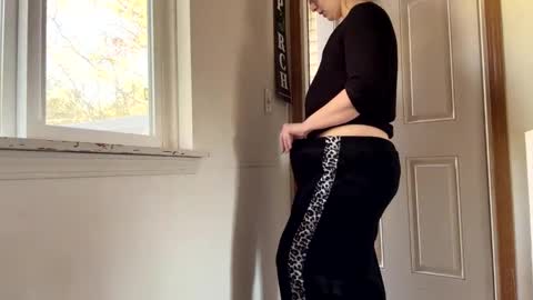 Linnys Palace online show from November 3, 5:14 pm