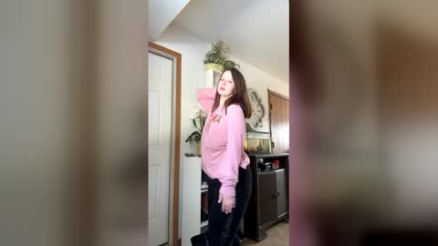 Linnys Palace online show from February 13, 6:44 pm