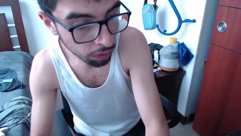 Snapshot of fvckhorneyguy chatting on September 28, 5:33 pm andrew online show from September 28, 5:33 pm