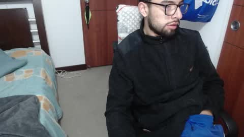Snapshot of fvckhorneyguy chatting on October 24, 12:44 am andrew online show from October 24, 12:44 am