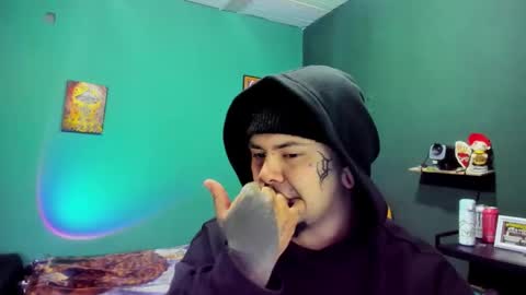 independient model online show from September 14, 7:10 am