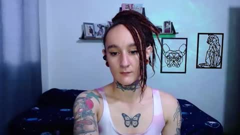 Snapshot of gabby_moon09 chatting on October 21, 12:54 pm gabby_moon09 online show from October 21, 12:54 pm