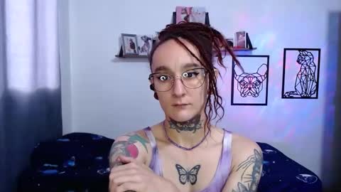Snapshot of gabby_moon09 chatting on October 22, 1:02 pm gabby_moon09 online show from October 22, 1:02 pm