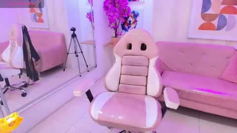 Gabby  online show from April 18, 4:36 am