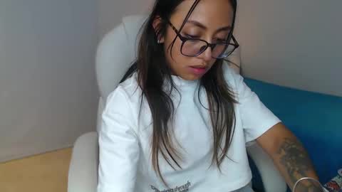 Snapshot of gabriela_morales01 chatting on February 10, 6:20 am .  online show from February 10, 6:20 am