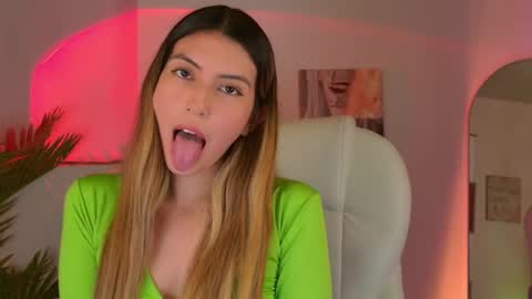 Snapshot of gaby_uwu chatting on October 15, 2:15 am Gabby online show from October 15, 2:15 am