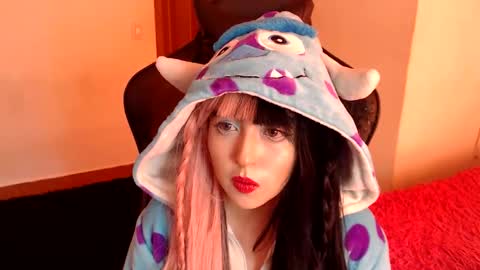 Kate 3 online show from June 6, 7:09 pm