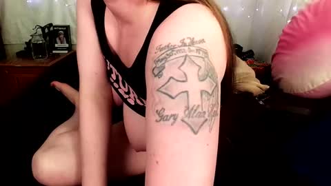 GamerGirlRoxy online show from April 25, 8:06 pm