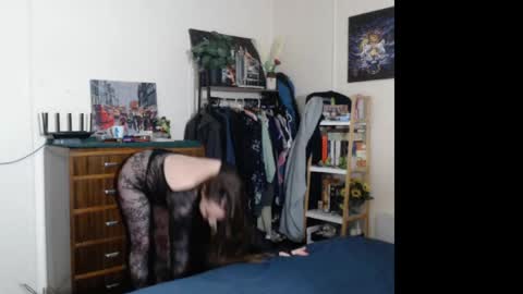 HOT  online show from April 25, 10:50 am