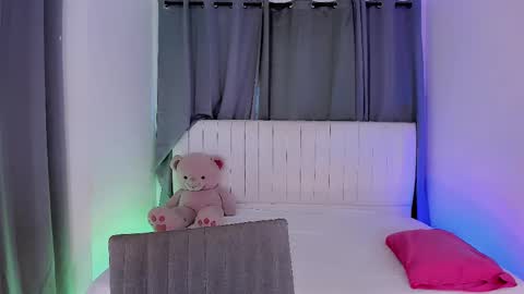 Vnecis Marn online show from March 2, 7:42 pm