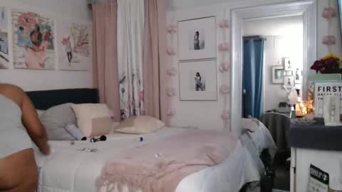 Snapshot of geishapaige chatting on October 17, 11:42 pm The Empress online show from October 17, 11:42 pm