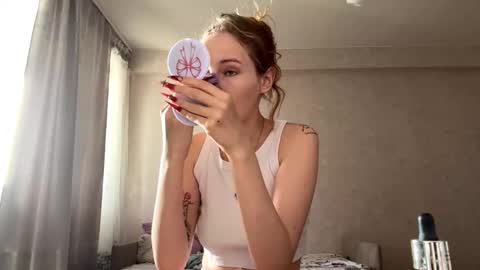 Snapshot of geneviveseay chatting on September 17, 11:02 am Emmi online show from September 17, 11:02 am