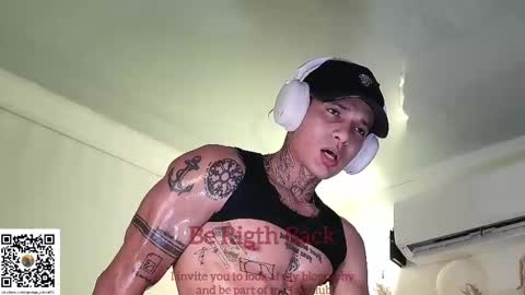 independent model online show from February 19, 2:33 am