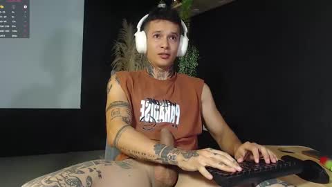 independent model online show from March 2, 2:41 am