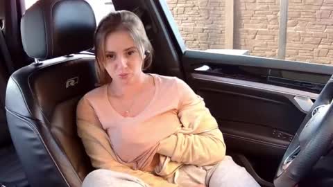 Melissa online show from April 27, 2:03 pm