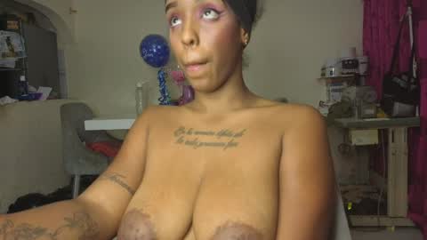 georgiss_ online show from June 5, 6:52 am