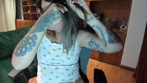 Snapshot of ghostcrimson chatting on January 3, 1:38 am andy online show from January 3, 1:38 am