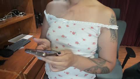 Snapshot of ghostcrimson chatting on January 24, 4:37 am andy online show from January 24, 4:37 am