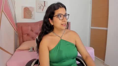 Snapshot of gia_cutee chatting on October 21, 3:11 am Gia online show from October 21, 3:11 am