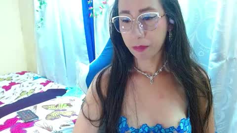 Gia  online show from November 19, 10:19 pm