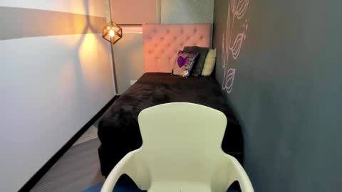Snapshot of giafox_ chatting on February 25, 4:46 pm G I A FOX online show from February 25, 4:46 pm