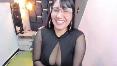 Snapshot of giafox_ chatting on October 2, 1:32 pm G I A FOX online show from October 2, 1:32 pm