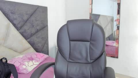 Gia  online show from April 4, 5:53 pm