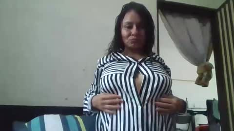 gianna165909 online show from January 1, 5:55 pm