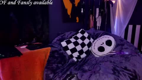 Giggles online show from April 21, 5:09 pm