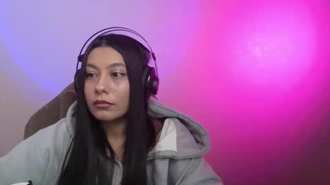 gigglepuff_ online show from December 18, 8:09 am