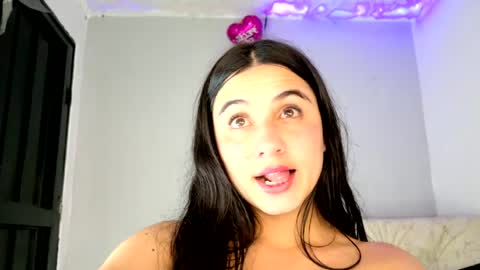 Gigi online show from April 21, 1:42 am