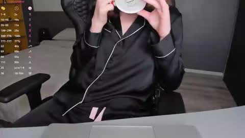 gigihadd online show from March 2, 4:14 pm