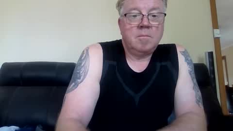 gimmmieoooo online show from February 8, 1:53 am