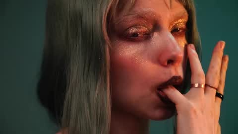        im expecting 350 thumbs up on my altar   online show from April 21, 2:51 am