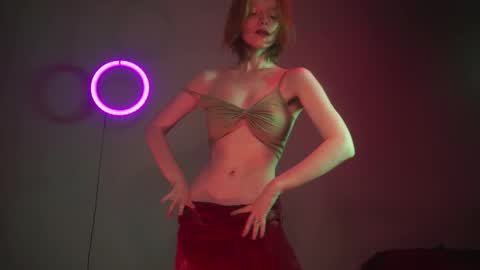 Snapshot of ginger_hugs chatting on September 21, 10:36 pm im expecting 350 thumbs up on my altar online show from September 21, 10:36 pm