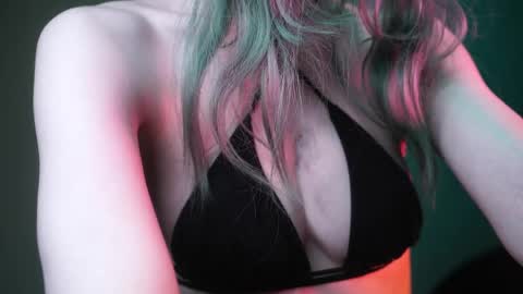        im expecting 350 thumbs up on my altar   online show from April 21, 1:42 am