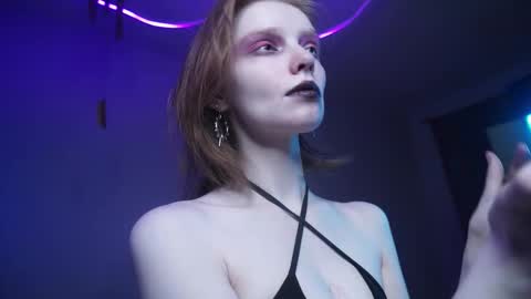        im expecting 350 thumbs up on my altar   online show from November 16, 10:12 pm