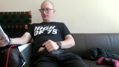 GingerbreadDan online show from December 22, 2:28 am