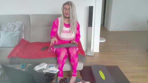 GingerPink online show from January 8, 10:43 am