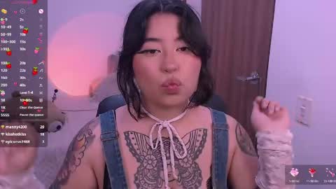 ginmeowuwu online show from May 22, 6:58 pm