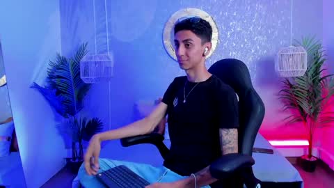 Gio Carangi online show from April 15, 2:59 am