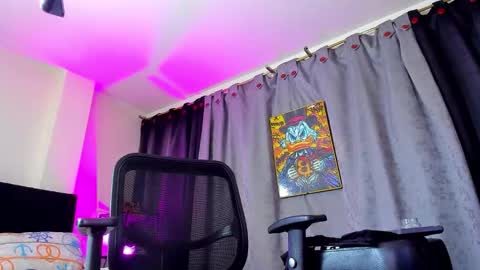 GIOMAR REYES online show from March 8, 10:25 pm