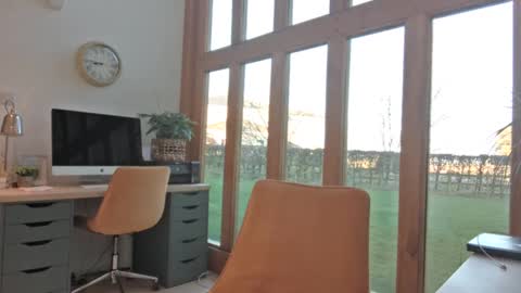 girlsandbikes online show from January 7, 9:40 am