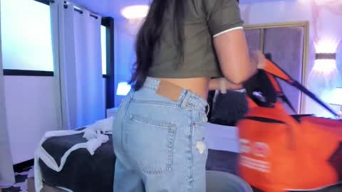     online show from March 7, 11:32 am