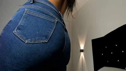 Gisell online show from April 22, 2:02 pm