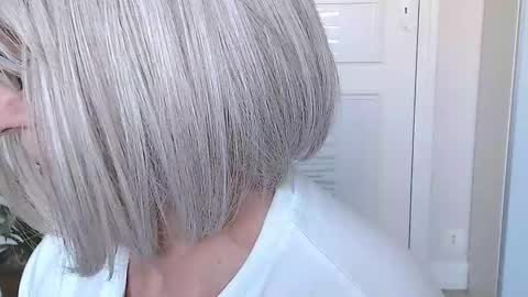 Pauline online show from February 6, 2:04 pm