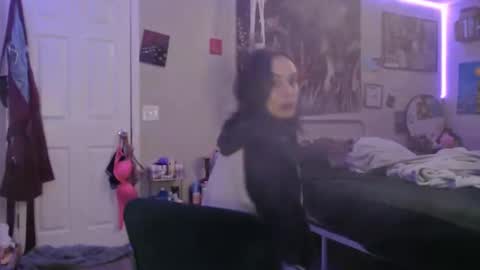 Snapshot of glitterspace chatting on October 28, 7:42 am anna online show from October 28, 7:42 am