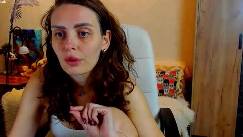 Snapshot of gloria_wood chatting on September 29, 7:46 pm Gloria Wood online show from September 29, 7:46 pm
